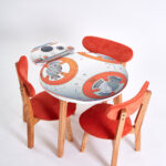MESA BB-8 + 2 SILLAS O 2 BANQUITOS