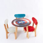 MESA CAPITAN AMERICA + 2 SILLAS O 2 BANQUITOS